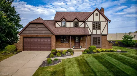 675 Treeside Dr, Stow, OH 44224