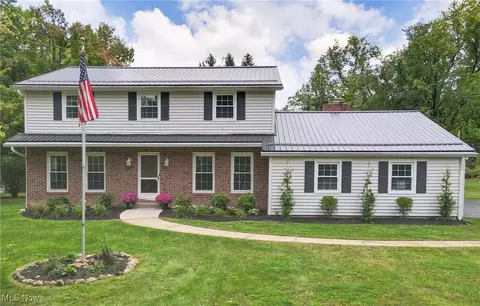 17793 Lost Trl, Chagrin Falls, OH 44023