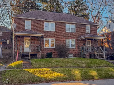 439-443 Garfield St, Struthers, OH 44471