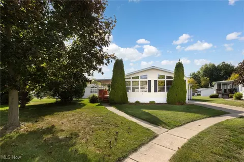 9 Emerald Ln #9, Olmsted Twp, OH 44138