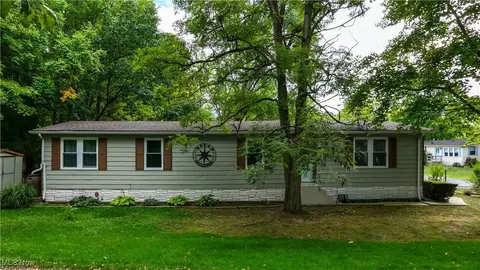 1 Cardinal Dr, Hiram, OH 44234
