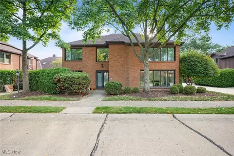 25 Brandon Pl, Rocky River, OH 44116