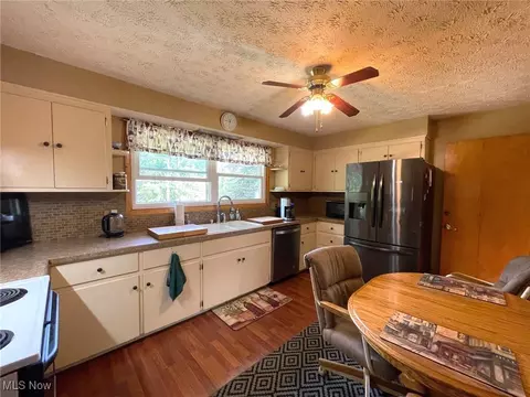 1402 Mcdowell St NE, Canton, OH 44721 photo 3