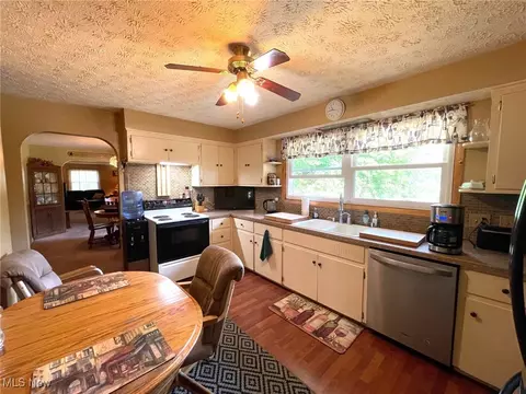 1402 Mcdowell St NE, Canton, OH 44721 photo 4