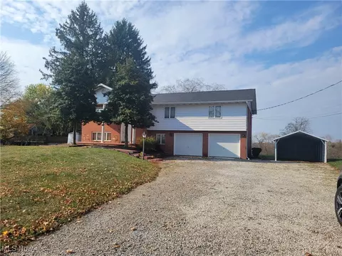 910 E Market St, Cadiz, OH 43907