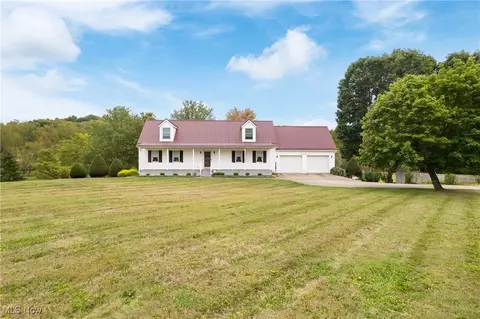 6788 Waynesburg Dr SE, Waynesburg, OH 44688