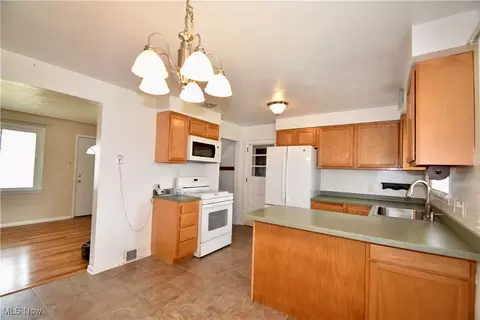 Kitchen - 327 Overlook Blvd, Struthers, OH 44471 photo 1 of 2