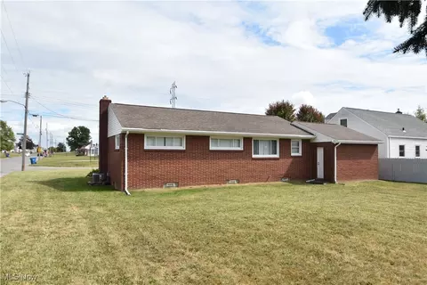 Exterior - 327 Overlook Blvd, Struthers, OH 44471 photo 3 of 4