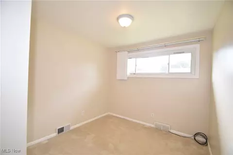 Bedroom - 327 Overlook Blvd, Struthers, OH 44471 photo 3 of 5