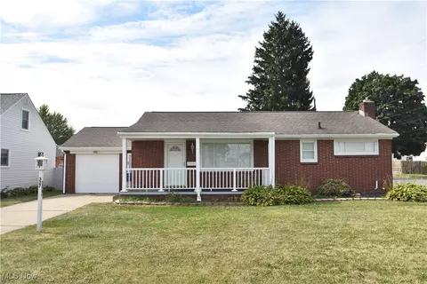 327 Overlook Blvd, Struthers, OH 44471