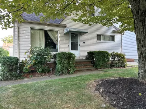 727 E 249th St, Euclid, OH 44123 photo 1