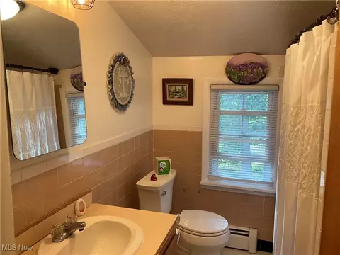 Bath - 2655 Burlingham Dr, Ashtabula, OH 44004 photo 3 of 3