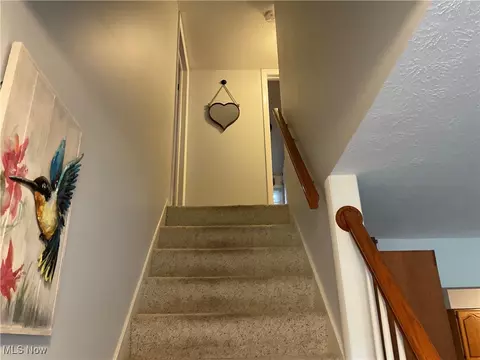 Entry Way - 2655 Burlingham Dr, Ashtabula, OH 44004 photo 1 of 1