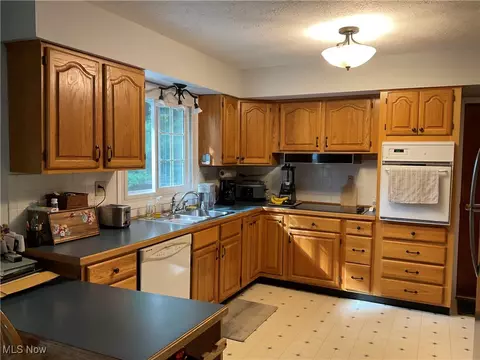 Kitchen - 2655 Burlingham Dr, Ashtabula, OH 44004 photo 1 of 2