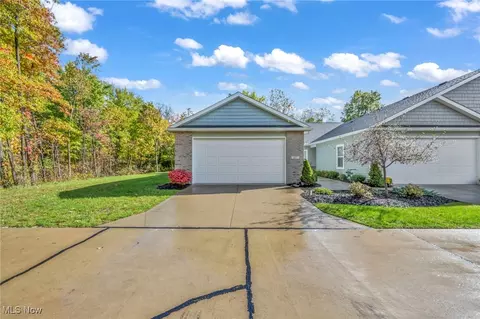 127 Pebble Creek Ln, Elyria, OH 44035