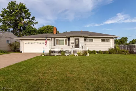 2490 Struhar Dr, Rocky River, OH 44116