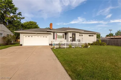 2490 Struhar Dr, Rocky River, OH 44116 photo 2