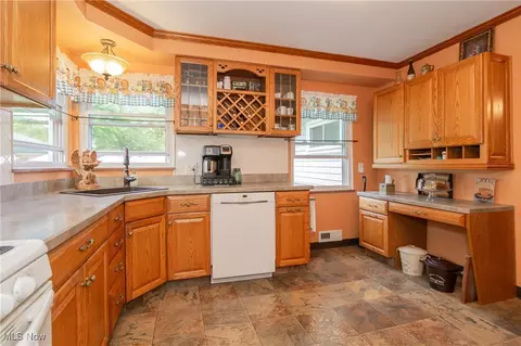 2490 Struhar Dr, Rocky River, OH 44116 photo 9