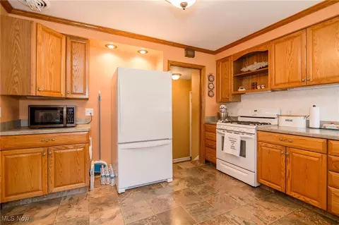 2490 Struhar Dr, Rocky River, OH 44116 photo 11