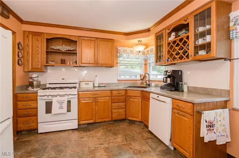 2490 Struhar Dr, Rocky River, OH 44116 photo 10