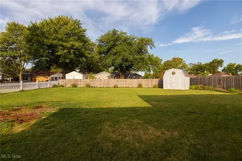 2490 Struhar Dr, Rocky River, OH 44116 photo 5