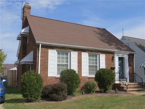 8314 Manorford Dr, Parma, OH 44134