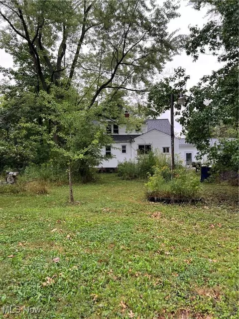Exterior - 2820 Stark Dr, Willoughby Hills, OH 44094 photo 8 of 15