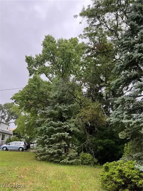 Exterior - 2820 Stark Dr, Willoughby Hills, OH 44094 photo 12 of 15