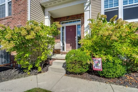938 Croghan Way, Akron, OH 44321