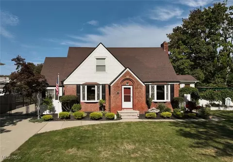 167 Pinehurst Blvd, Eastlake, OH 44095