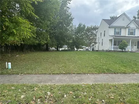 8215 Marlborough Ave, Cleveland, OH 44129
