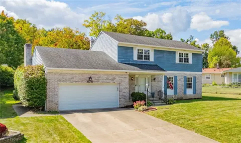 678 Moorfield Rd, Fairlawn, OH 44333