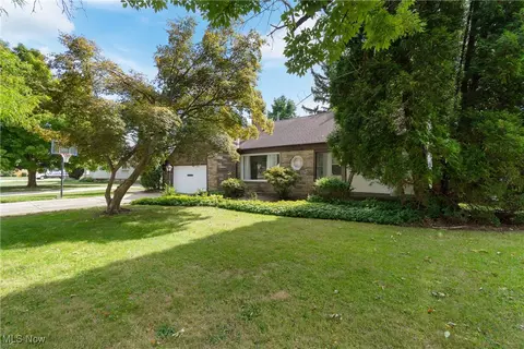 5054 Farnhurst Rd, Cleveland, OH 44124