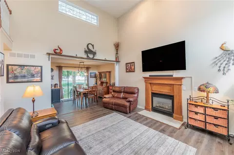 36369 Stevens Blvd, Willoughby, OH 44094 photo 12