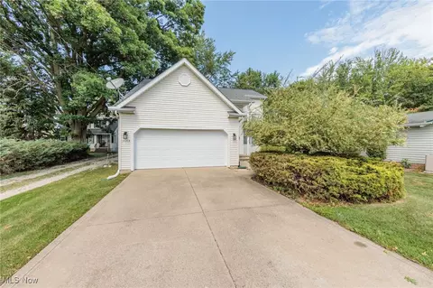 36369 Stevens Blvd, Willoughby, OH 44094 photo 3
