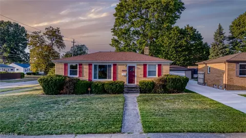 11598 Ronald Dr, Parma, OH 44130