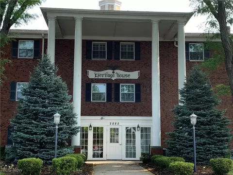 2885 Pease Dr #325, Rocky River, OH 44116