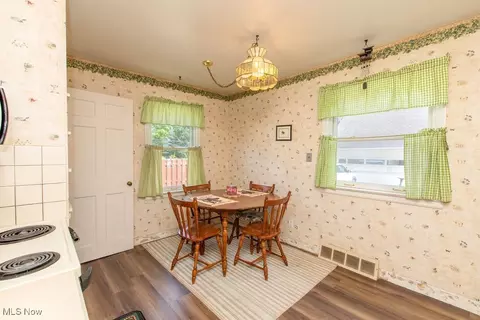 Dining - 4791 Willoughcroft Rd, Willoughby, OH 44094 photo 1 of 1