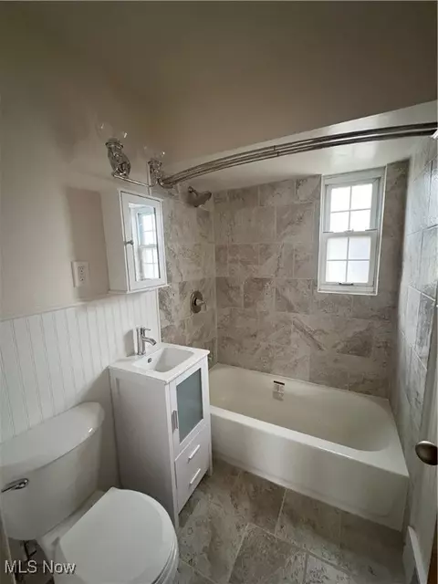 211 E 235th St, Euclid, OH 44123 photo 3