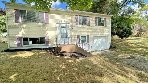 2208 Oak Ave SE, Massillon, OH 44646