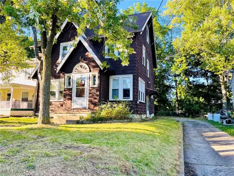 2409 Lake Road Blvd NW, Canton, OH 44708