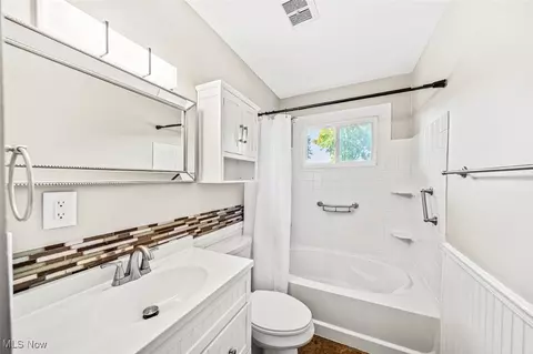 Bath - 922 Garrison Rd, Ashtabula, OH 44004 photo 1 of 2