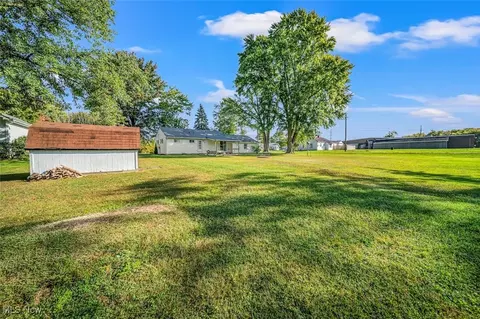 Exterior - 922 Garrison Rd, Ashtabula, OH 44004 photo 7 of 9