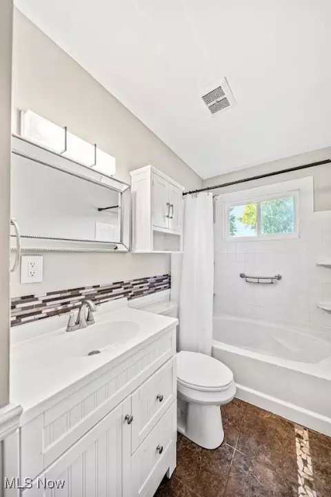 Bath - 922 Garrison Rd, Ashtabula, OH 44004 photo 2 of 2