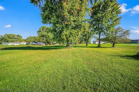 Exterior - 922 Garrison Rd, Ashtabula, OH 44004 photo 5 of 9