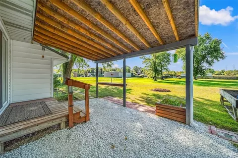 Exterior - 922 Garrison Rd, Ashtabula, OH 44004 photo 4 of 9