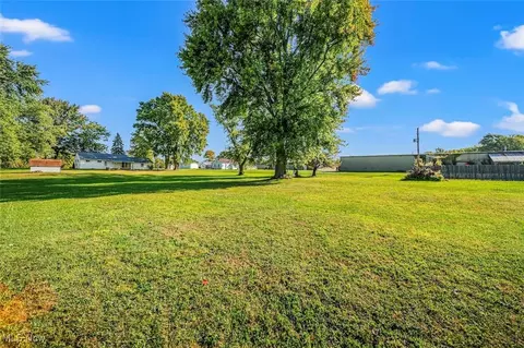 Exterior - 922 Garrison Rd, Ashtabula, OH 44004 photo 6 of 9