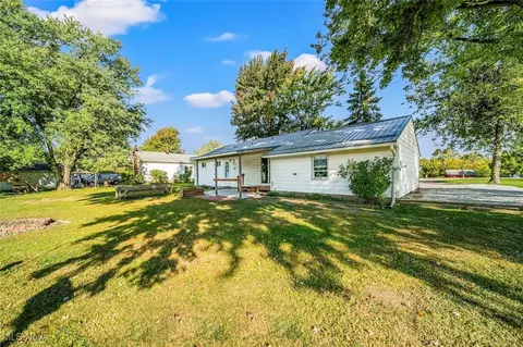 Exterior - 922 Garrison Rd, Ashtabula, OH 44004 photo 3 of 9