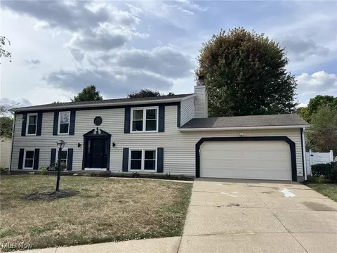 282 Kent Cir NE, New Philadelphia, OH 44663
