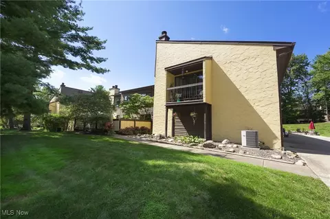 Exterior - 655 Hampton Ridge Dr, Akron, OH 44313 photo 2 of 12